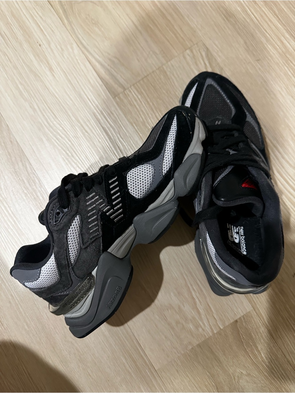 New Balance Men's Black and Gray Mesh Athletic Sneakers